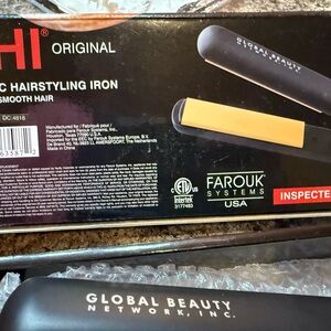 CHI (NIB) Original Ceramic Hairstyling Iron - Black and Gold